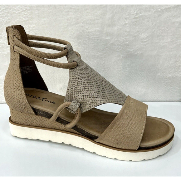 Diba True Green Clover Snakeskin Print Platform Wedge Beige Gold Size 12 NIB - Picture 2 of 8